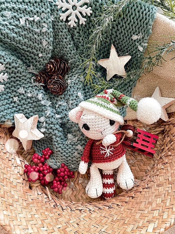 Ayudantes-de-gatitos-de-Papa-Noel-con-copo-de-nieve-y-Misty-Misteltoe-Amigurumi-Patron.jpg