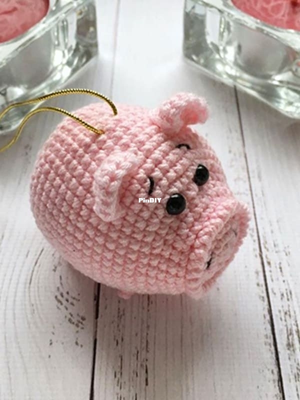 Cerdo-de-Adorno-Navideno-PDF-Amigurumi-Patron-Gratis-1.jpg
