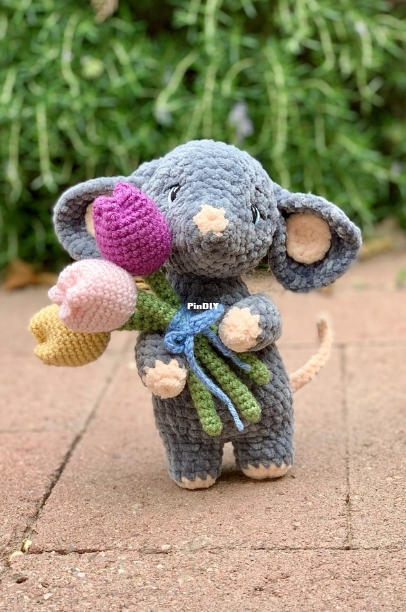 SarahDee Crochet Tulip the Mouse.jpg