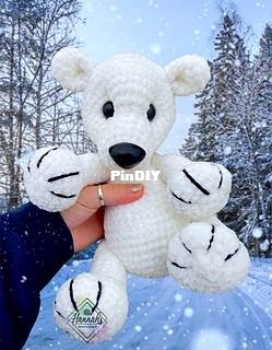 HHDesigns4-HANNAH_S HANDMADE DESIGNS- Hannah Gerecke-baby polar bear