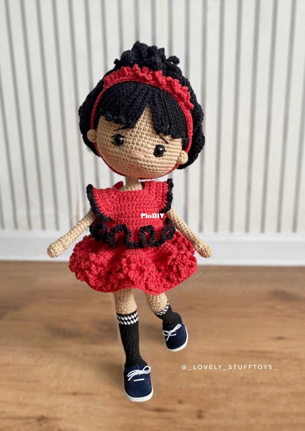 Lovely Stufftoys - Ania  szydełkowe zabawki - Vivianne Doll 31 cm -  English