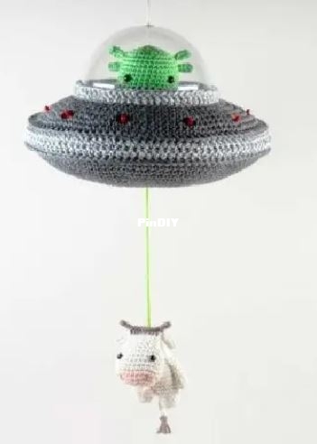 Lalylala - Lydia Tresselt - Flying Saucer Musical Toy.JPG