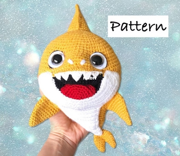 Monoxa Toys - Oxana Monikainen - Baby Shark - eng.jpg