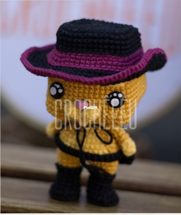 Crochêeeu - Bruna Nascimento - Gato de botas.jpeg