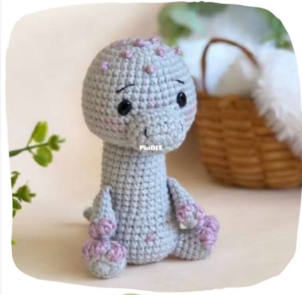 Vócininha Amigurumi - Karolina Alvarenga - Diplodoco - Portuguese.jpeg