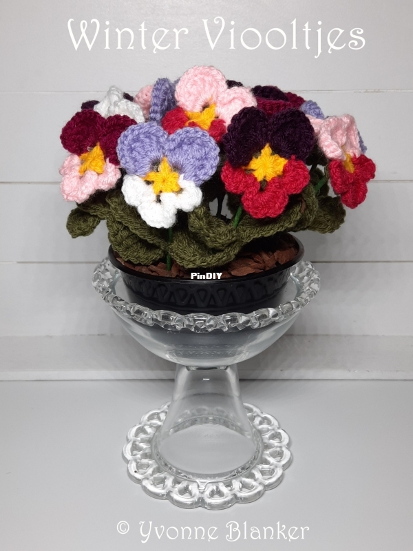 Winter Viooltjes - Yvonne Blanker.jpg