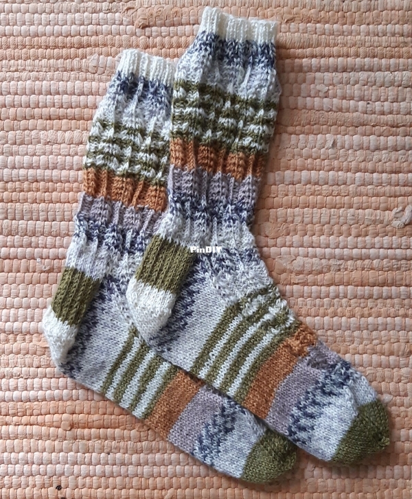 Harvest_Hike_socks_vertical1.jpg