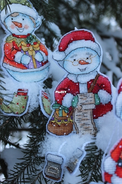 Snowman with glasses by Elena Shestakova.jpg