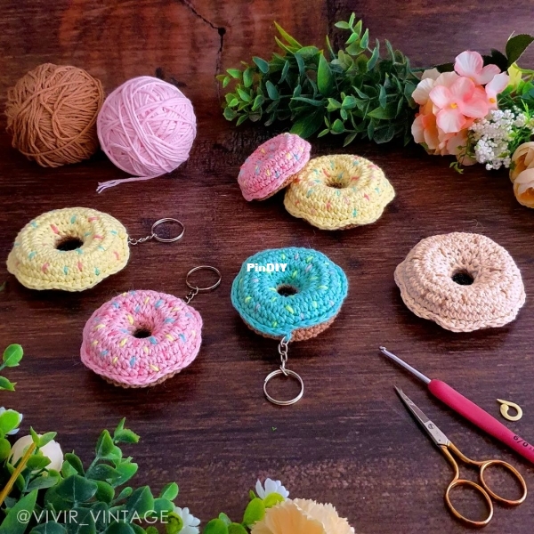 Vivir Vintage Donut Keychain 1.jpeg