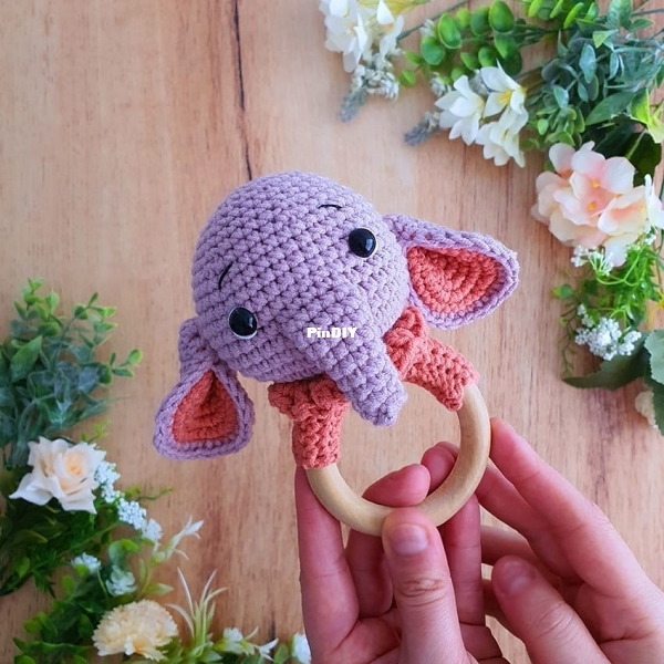 Vivir Vintage Elephant Rattle 1.jpg