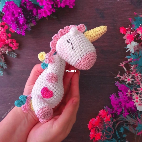 Vivir Vintage Salvadora the Unicorn 1.jpg