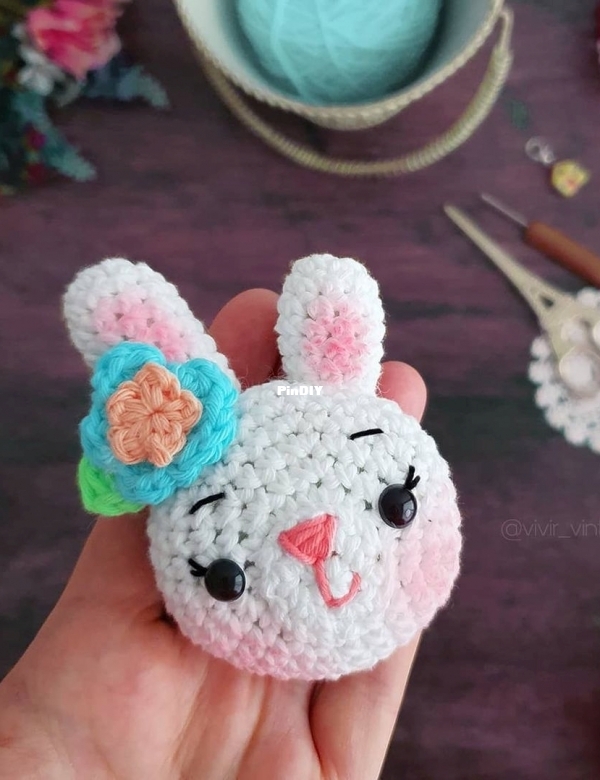 Vivir Vintage Bunny Keychain.jpg