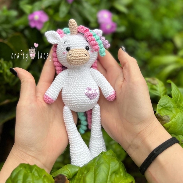 Crafty Lacey Unicorn 1.jpg