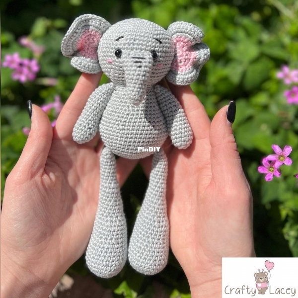Crafty Lacey Elephant 1.jpg