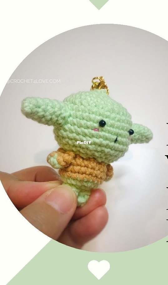 Crochet4Love Baby Yoda Little Keychain.jpg