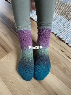 Swirl_socks_3_small2.jpeg