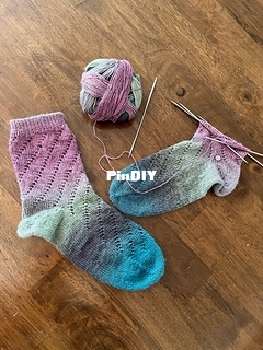 Swirl_socks_1_small2.jpeg