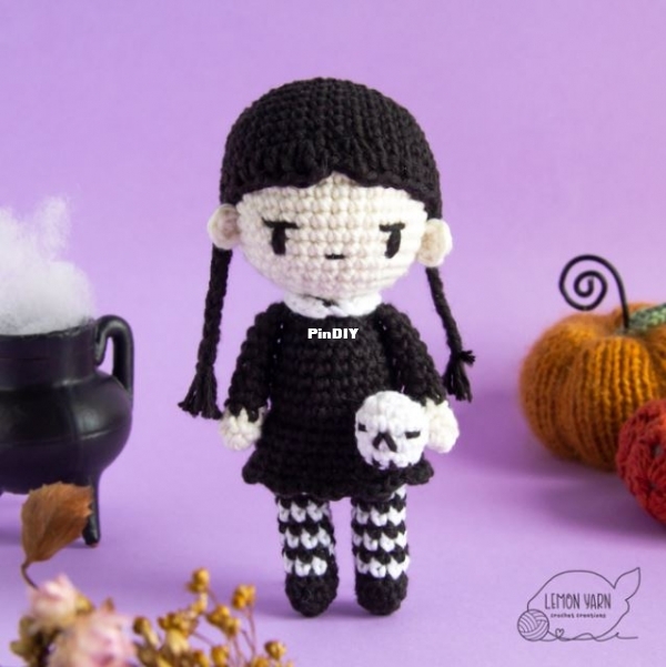 lemon yarn creations spooky girl.JPG