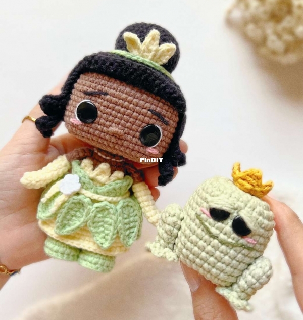 Azulie Croche - Viviane Larangeiras - Tiana - English.jpg
