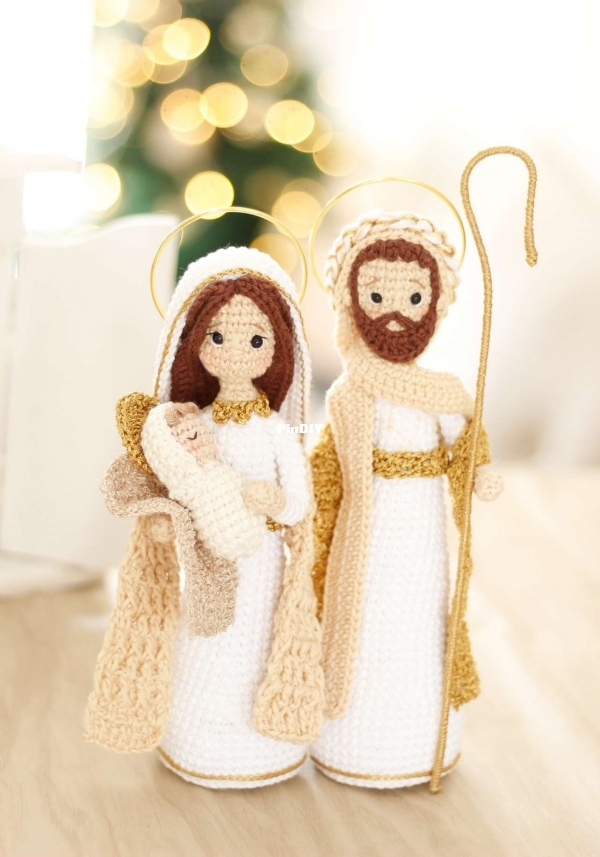 Mari Oliveira Ateliê - Mari Oliveira - Sagrada Familia - Portuguese