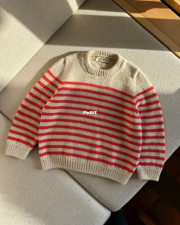 lyonsweaterjuniorliggende6_1024x1024.jpg