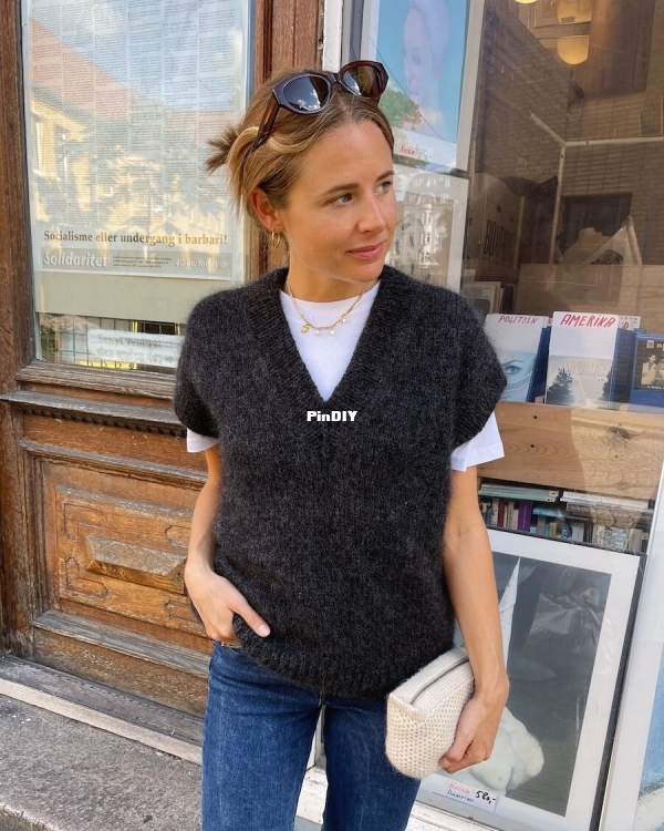 weekendslipoverv-neck_1728Cropped_1_455373a9-d873-4801-8025-56fcc1243964_1500x1500.jpg