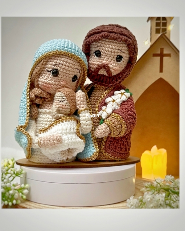 Lecroche Amigurumis - Alessandra Lopes - E-Book Sagrada Familia - Portuguese