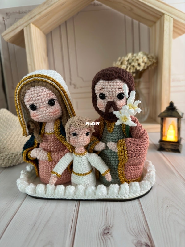Lecroche Amigurumis - Alessandra Lopes - E-Book Sagrada Familia Bonus - Portuguese