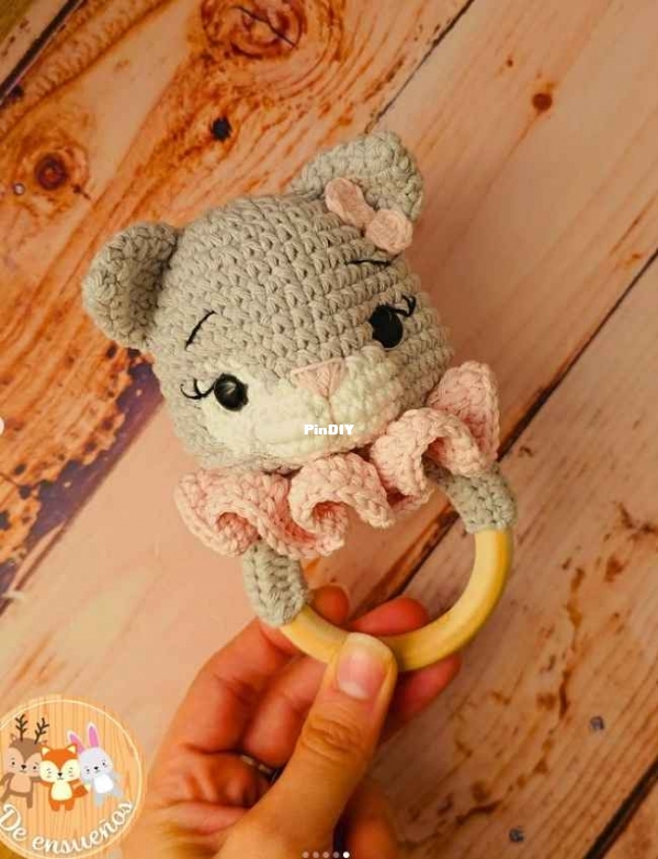 De Ensueños crochet - Celeste Bitiol - Cloe la gatita sonajero - Spanish
