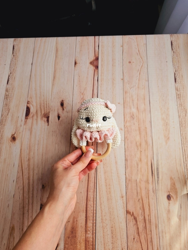 De Ensueños crochet - Celeste Bitiol - Sonajero de Copito y Nube - Spanish