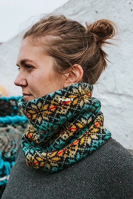 Radiant Star Cowl by Ella Gordon .jpg