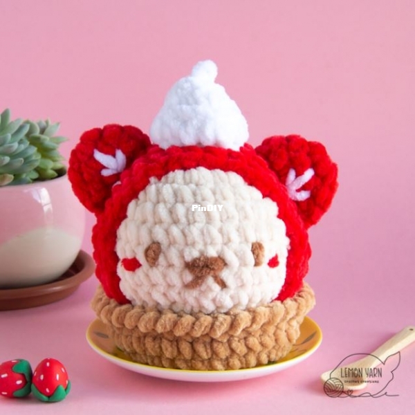 lemon yarn creations strawbeary tart.JPG