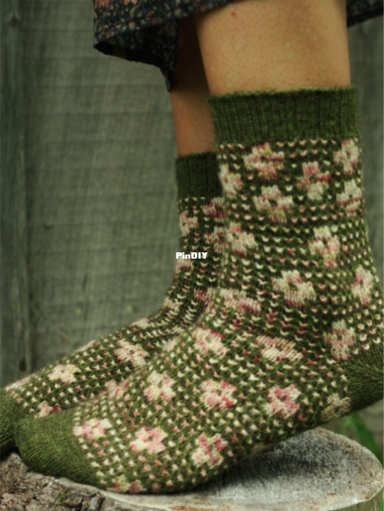 pressed_flowers_socks.png