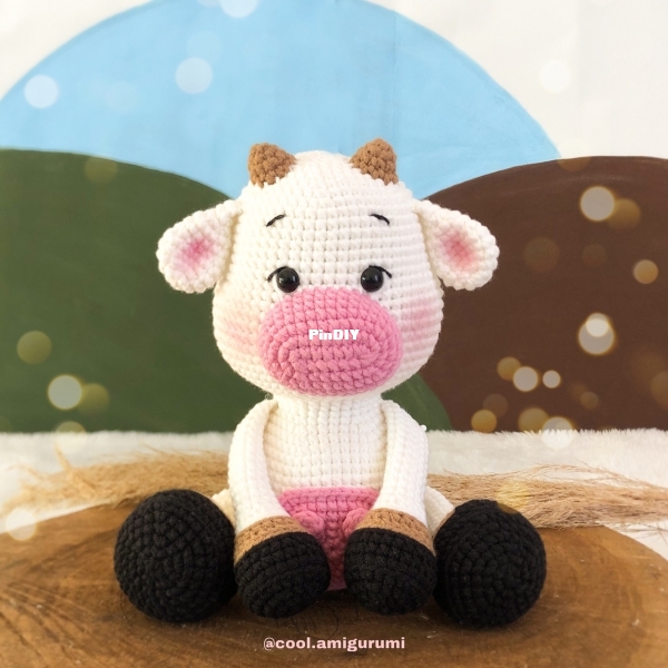 Cool amigurumi - Anny Servelin dos Santos - Ebook Fazenda Cool - Bessie a vaca - Portuguese