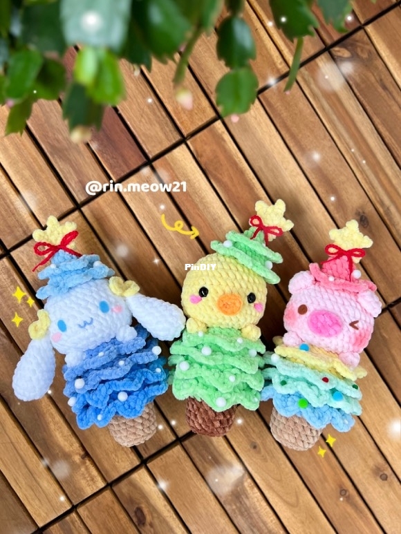 Rinmeow21 animal in Xmas tree mini.jpg