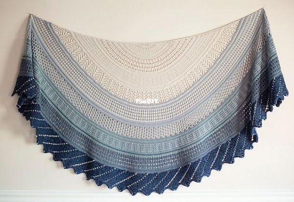 Glitterin Snowsacpe shawl pic.JPG