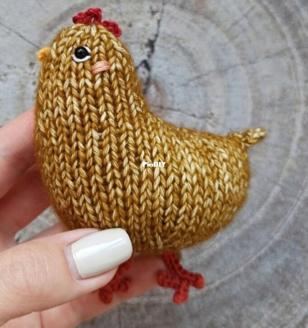 knitted hen.jpg