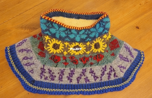 2023 11 11 Dreaming of Provence neckwarmer (1).jpg