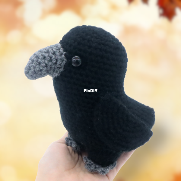 Free-crow-amigurumi-crochet-pattern.png