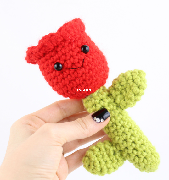 free-flower-amigurumi-pattern.png