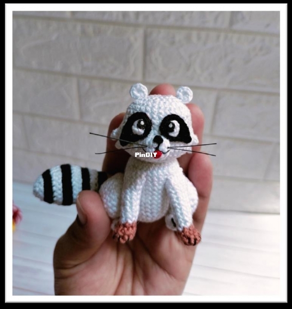 Minoski el arte del Amigurumi - Ofelia Vázquez - Mapache Clin Candy - Spanish