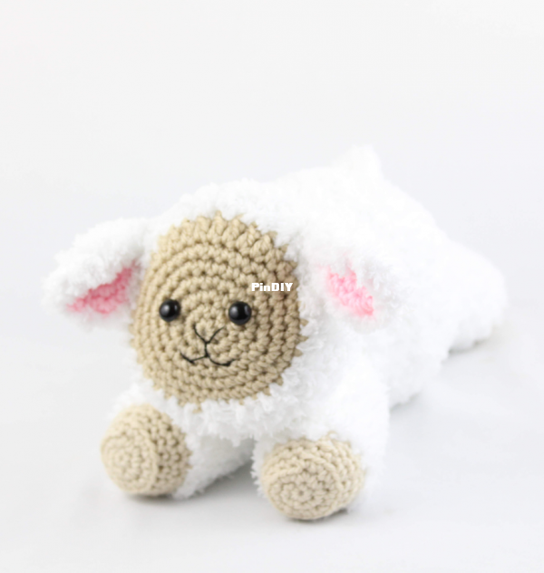 free-easter-amigurumi-patterns-lamb.png