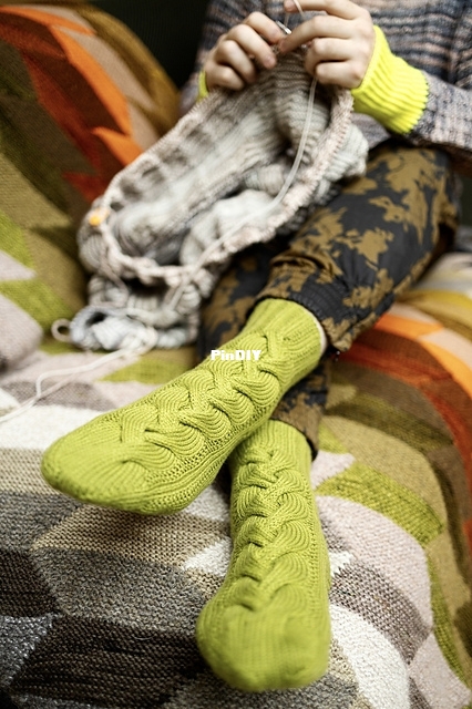 Billowing_Braid_Socks_Avocado_Sample_21_medium2.jpeg