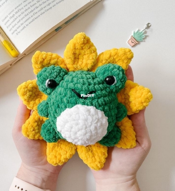sunflower-frog 1.jpg