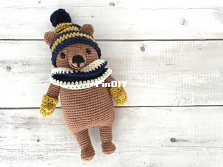 Cinnamon the Bear - Lindsey Roe.jpg