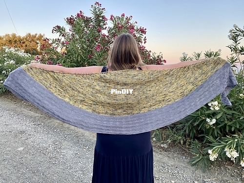 Large_shawl_knitting_pattern_medium.jpg