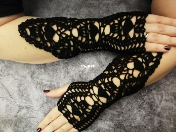 Skull Family Fingerless Gloves.jpg