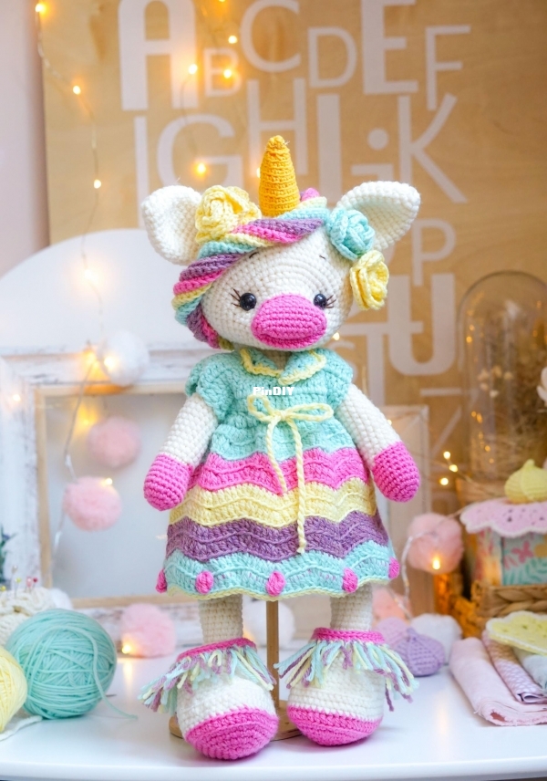Polushka Bunny - Maria Ermolova - Unicorn Outfit - Spanish