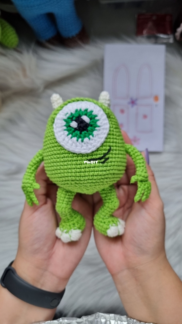 Amigurumi Manaus - Danea Dorneles - Especial Hallowen - Monstros SA - Mike Wazowski - Portuguese