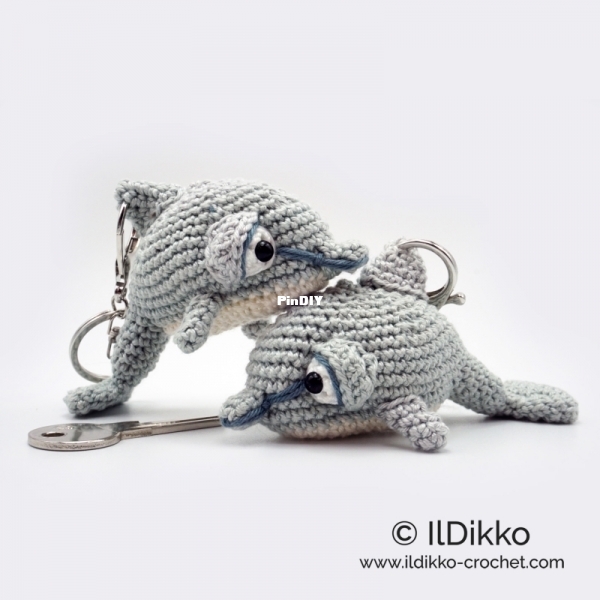 IlDikko - Donny the Dolphin Keychain_04.jpeg
